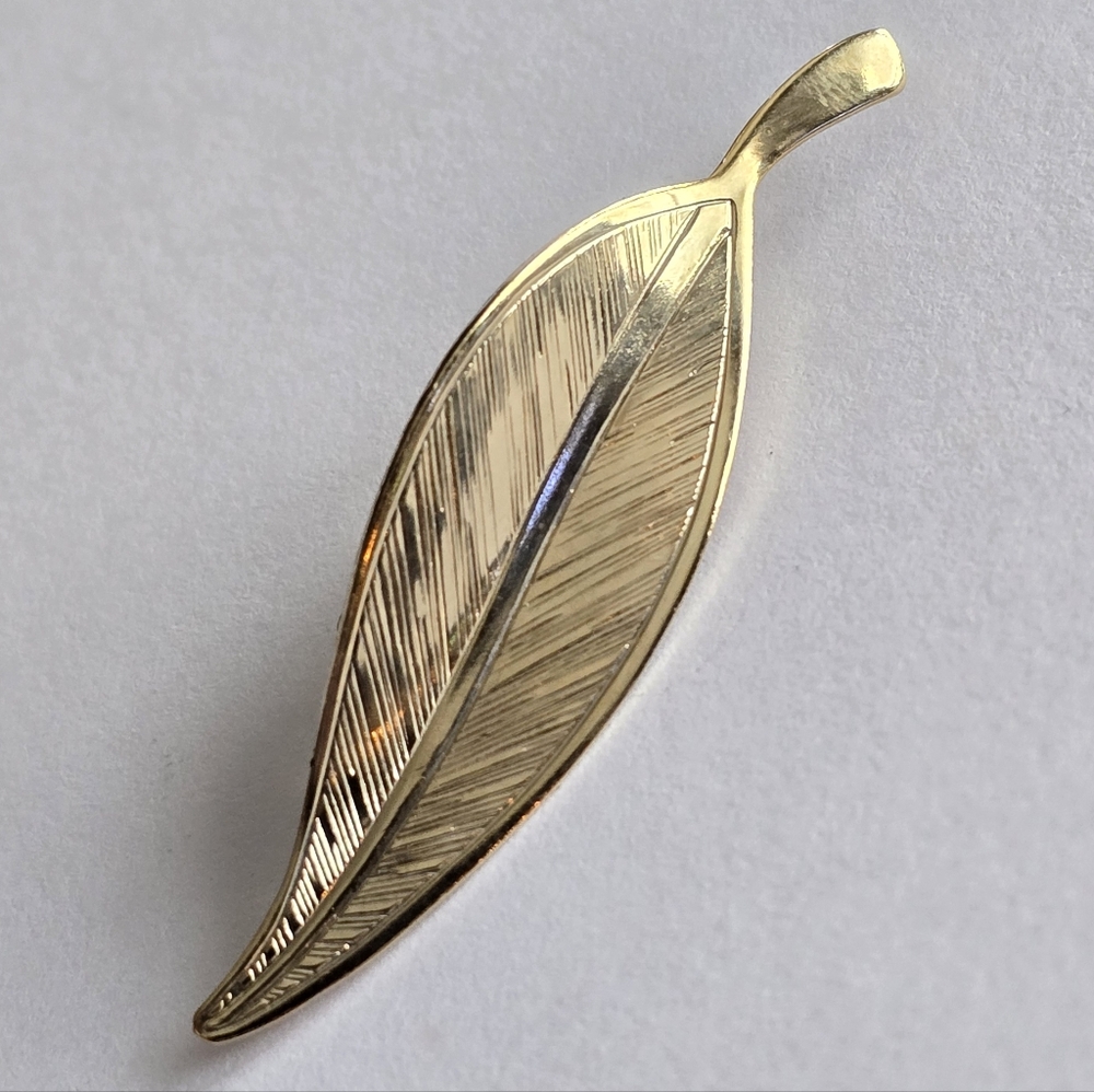 Vintage leaf brooch fall pin nature gold tone jewelry